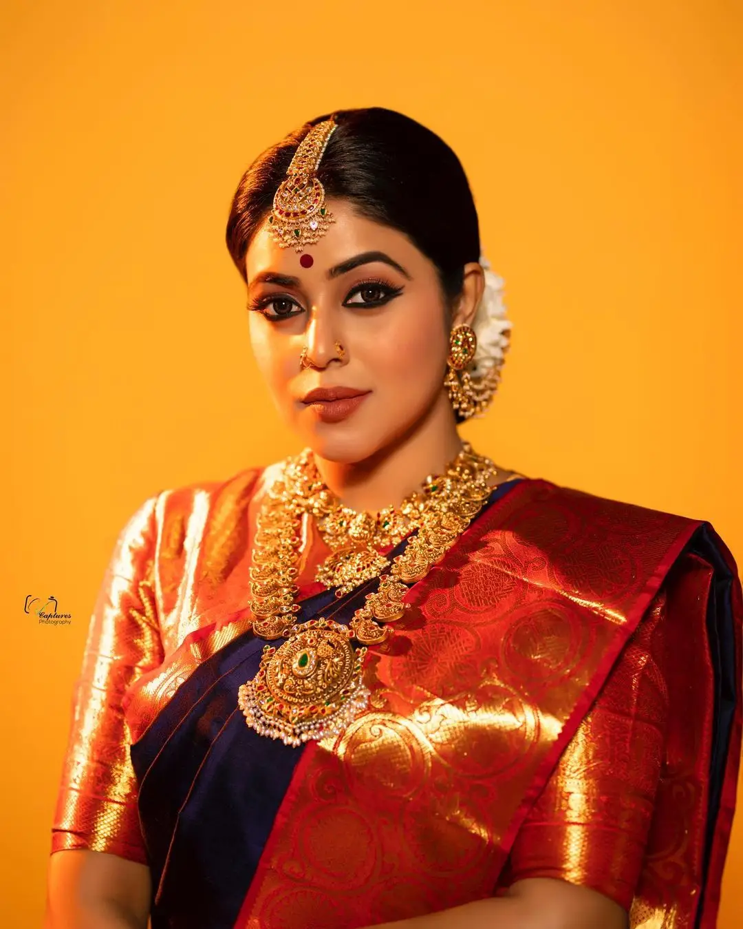 MALAYALAM GIRL SHAMNA KASIM IN BLUE PATTU SAREE RED BLOUSE 4